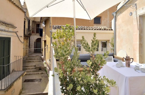 Casa Papa House | Domus Sbirciò Modica