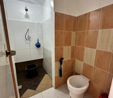 Downtown Tacloban Hostel | Don Pedro shared bathroom