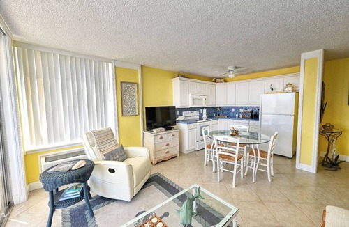 South Island Condo | Don's Beachside Paradise- EBT Club Unit 403- Dog Friendly