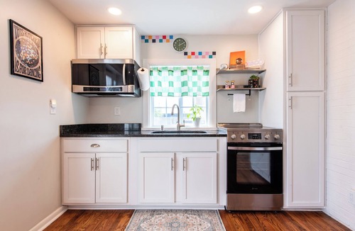 Jeffersonville House | Don't Panic at the Disco · 3 Bed · Walkable · Fire Pit · 5 Min to Louisville