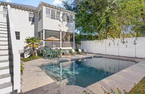 East Beach House | Don't Worry, Beach Happy - 4327 Twelth Street