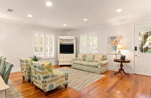East Beach House | Don't Worry, Beach Happy - 4327 Twelth Street