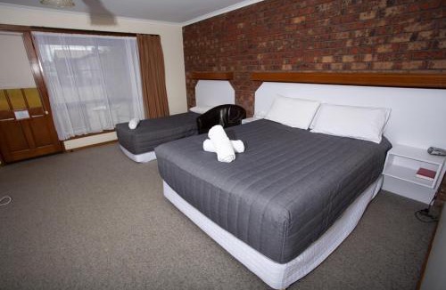 Donald Hotel | Donald Motor Lodge