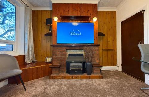 Doncaster House | Doncaster Three Bedroom House for 9