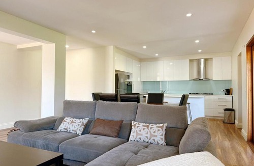 Doncaster House | Doncaster Westfiled House 4BD