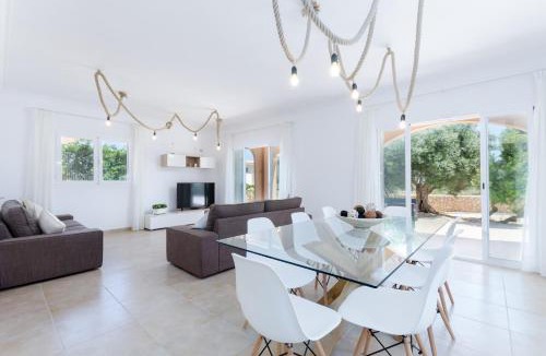 Urbanizacion S'Estanyol House | Dones D'Aigua 11