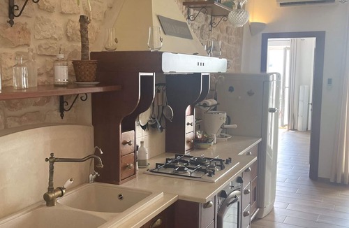 Conversano House | DonMattè, Romantic Suite with Terrace in the ancient village.