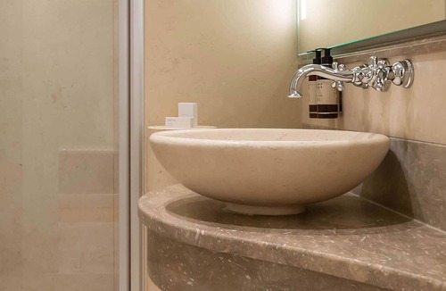 Trastevere Hotel | Donna Camilla Savelli – VRetreats