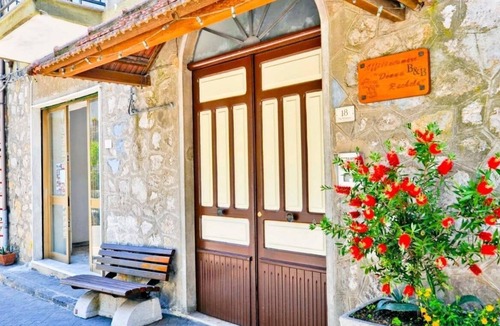 San Lazzaro House | Donna Rachele 202