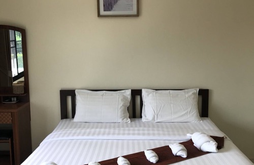 Don Sak Hotel | Donsak Ville