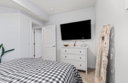 Southeast Calgary House | Dont Overpay-2Bd 1 Bath -Calm Family Place