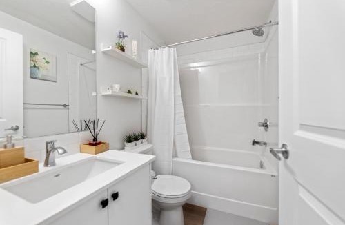 Southeast Calgary House | Dont Overpay-2Bd 1 Bath -Calm Family Place