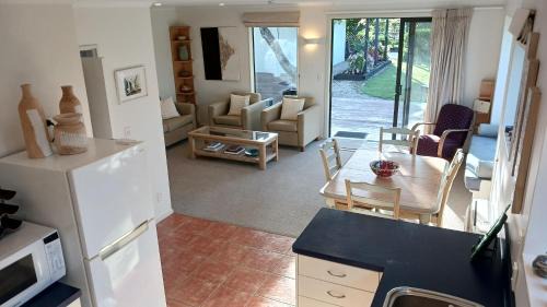 Mapua House | Doonside Private Cottage at Grossi Point Reserve