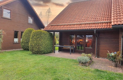 Rotacker House | Doppelhaushälfte in Hasselfelde