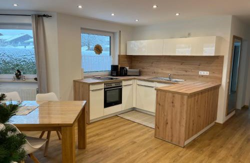 Garmisch-Partenkirchen Apartment | Doppelhaushälfte Zugspitzblick mit privatem Garten