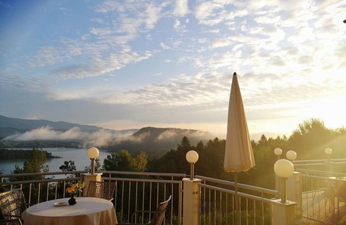Finkenstein am Faaker See House | Doppelzimmer Südseite Balkon - Grüner Heinrich - Bett & Frühstück