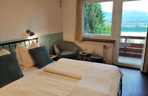 Finkenstein am Faaker See House | Doppelzimmer Südseite Balkon - Grüner Heinrich - Bett & Frühstück