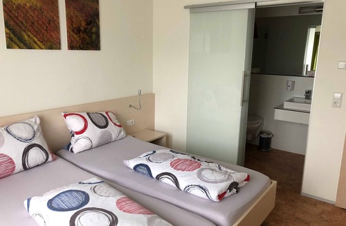 Nordheim Bed & Breakfast | Doppelzimmer 2 - Müllers Weingut und Weinstube im Auerberg