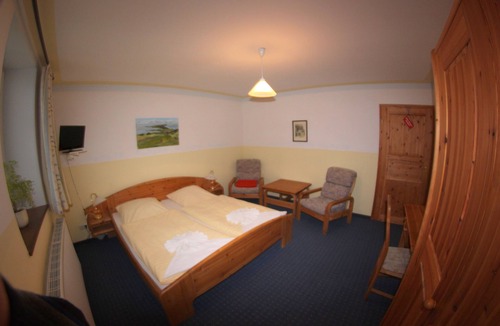 Kloster Bed & Breakfast | Doppelzimmer 9 Obergeschoß - Pension Inselidyll