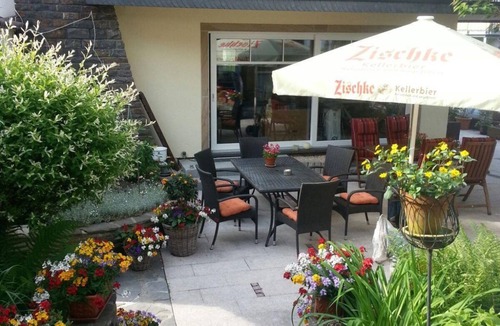 Bad Bertrich Apartment | Doppelzimmer Erker mit Balkon - Hotel Haus Hohenzollern/haus Ambiente