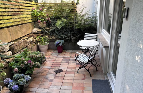 Birkach-Sud Apartment | Doppelzimmer mit Bad in Stuttgart-Birkach - Nähe SI-Zentrum, Messe, Flughafen