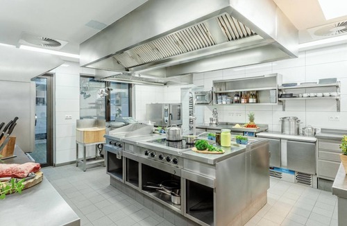 Neroth House | Doppelzimmer Plus Standard ohne Frühstück - Zur Neroburg, Hotel Restaurant