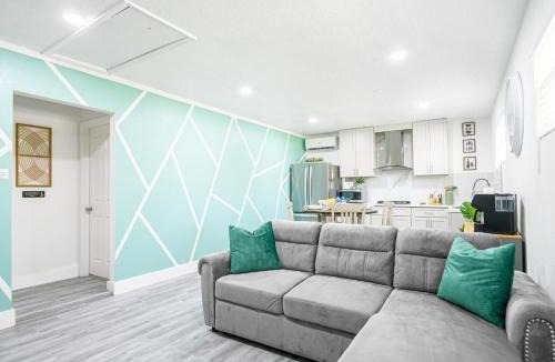 Mount Dora Apartment | Dora's Haven Getaway-Cozy 1Bedroom with Boat or Camper Parking- Free
