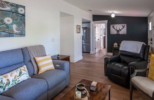 Mount Dora Cottage | Dora's Nest: Central Stylish Home | King Bed | 3BR