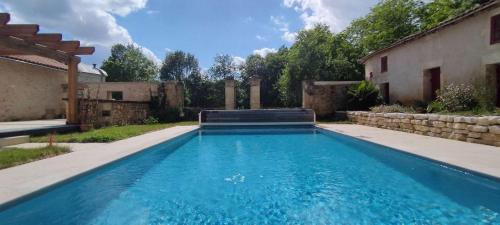 Bourdeilles House | Dordogne Chateau with Pool & Garden Sleeps 14 villa