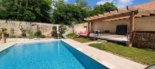 Bourdeilles House | Dordogne Chateau with Pool & Garden Sleeps 14 villa