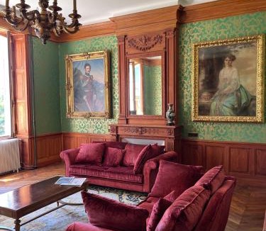Bourdeilles House | Dordogne Chateau with Pool & Garden Sleeps 14 villa