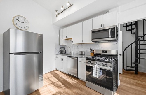 South Hills Apartment | Dormont Pittsburgh 1A Bright and Cozy Studio Apartment With Free Parking