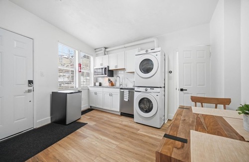 South Hills Apartment | Dormont/Pittsburgh 1B Stylish and Modern 1 Bedroom Apartment With Free Parking