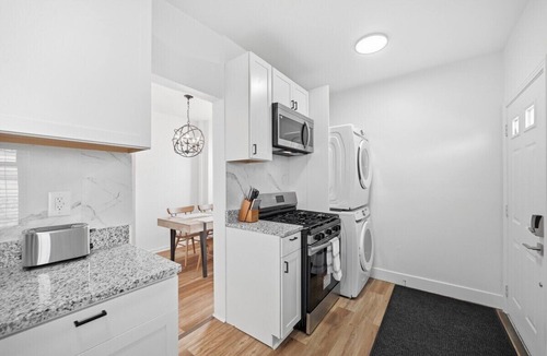Dormont Apartment | Dormont, Pittsburgh Stylish and Modern Two Bedroom Apartment