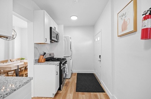 Dormont Apartment | Dormont, Pittsburgh Stylish and Modern Two Bedroom Apartment