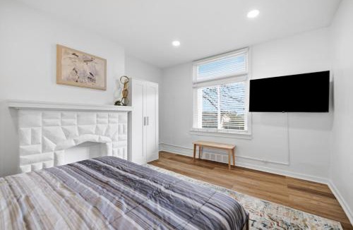 Dormont Apartment | Dormont, Pittsburgh Stylish and Modern Two Bedroom Apartment