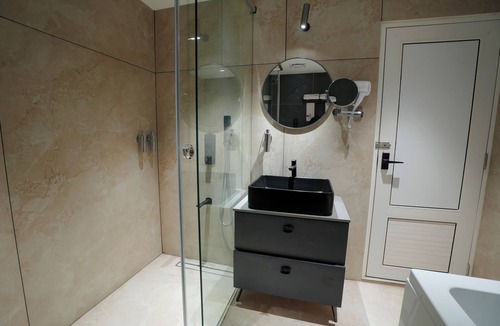Mannarkkad Hotel | DORO ROYAL SUITE