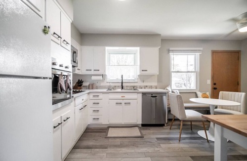 Columbus House | Dorothy Den - Boho Home w/Garage