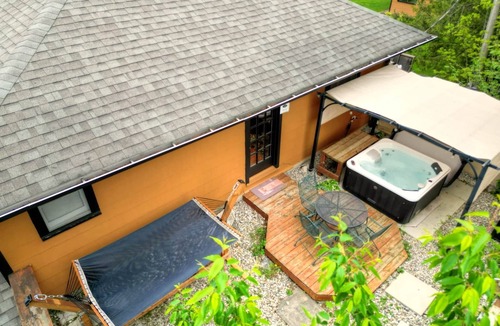 Rideau Lakes Villa | Dorothy’s Lodge | Large Waterfront Retreat on the Rideau