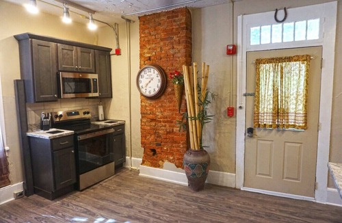 Coshocton Apartment | Dottie's Place in Heart of Historic Roscoe Village