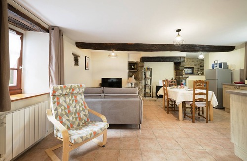 Dinan Apartment | "Douar Armor" with Terrace Overlooking a Courtyard
