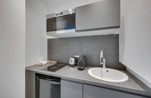 20th Arrondissement Hotel | Double-bed Apartment in Apart'hotel Le Bellevue