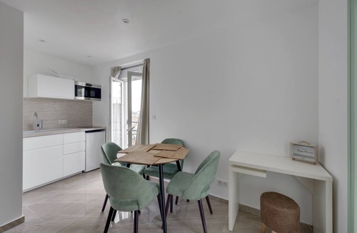 20th Arrondissement Hotel | Double-bed Apartment in Apart'hotel Le Bellevue