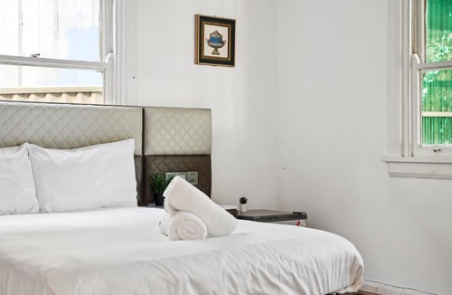 Hurstville House | Double Bed Room - Easy Commute to Hurstville Station - Shared Bathroom