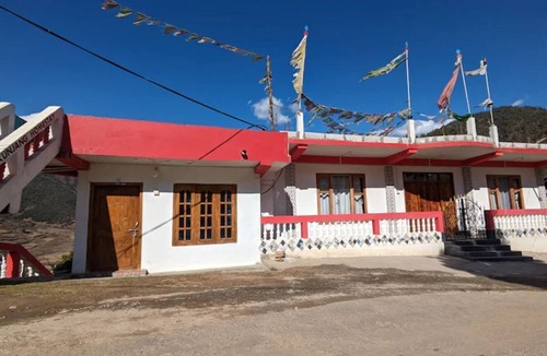 Bomdila Bed & Breakfast | DOUBLE BED SUPER DELUXE ROOM
