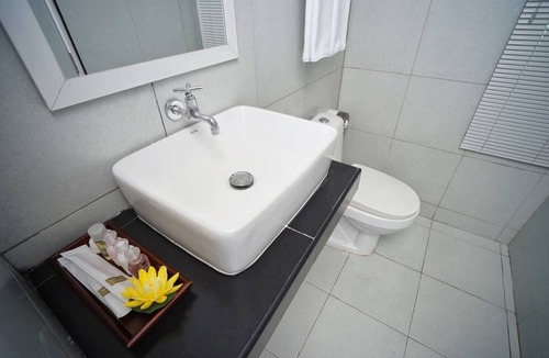 Sanambin Hotel | Double bed with ABF near Don Muang Airport