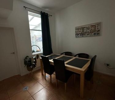 Queens Quarter House | Double bedroom on the Ormeau Road