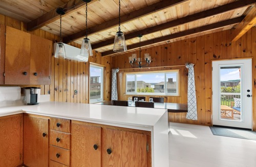 Freeland House | Double Bluff Beach & Deer Lagoon Whidbey Home