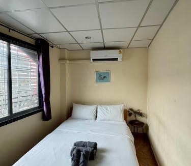 Ban Chang Lo Hotel | Double D Rooms & Cafe