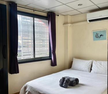 Ban Chang Lo Hotel | Double D Rooms & Cafe
